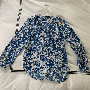 Gibson blue and white floral blouse size small